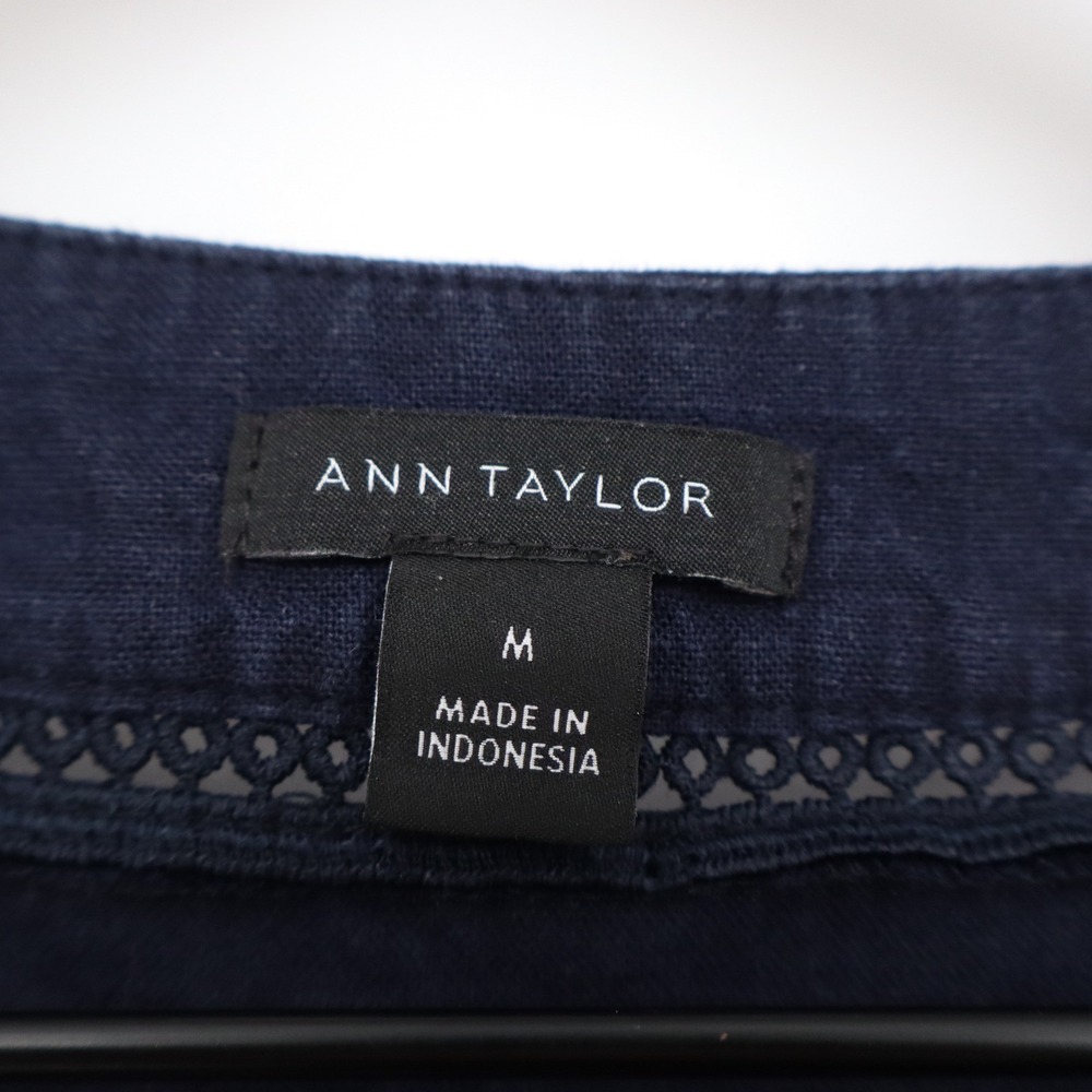 Ann Taylor Navy Blue Linen Blend Cap Sleeve Crochet Lace Trim Blouse Size M - Picture 3 of 5